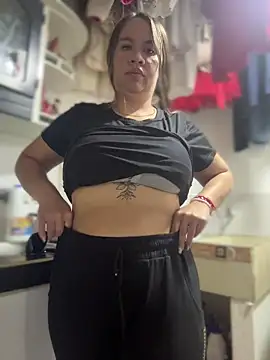 Emiily lee online show from December 14, 4:29 am