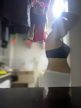 Snapshot of Emiily_lee chatting on March 6, 9:17 am Emiily lee online show from March 6, 9:17 am