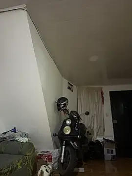 Snapshot of Emiily_lee chatting on March 10, 9:14 am Emiily lee online show from March 10, 9:14 am