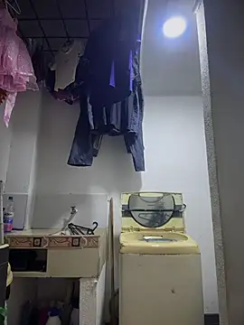 Snapshot of Emiily_lee chatting on March 28, 9:20 am Emiily lee online show from March 28, 9:20 am