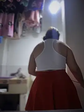 Snapshot of Emiily_lee chatting on April 1, 10:27 am Emiily lee online show from April 1, 10:27 am