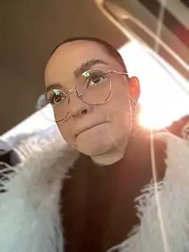 Snapshot of AnaWest chatting on February 6, 5:35 am AnaWest online show from February 6, 5:35 am