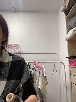 Snapshot of AnaWest chatting on September 28, 5:57 am AnaWest online show from September 28, 5:57 am