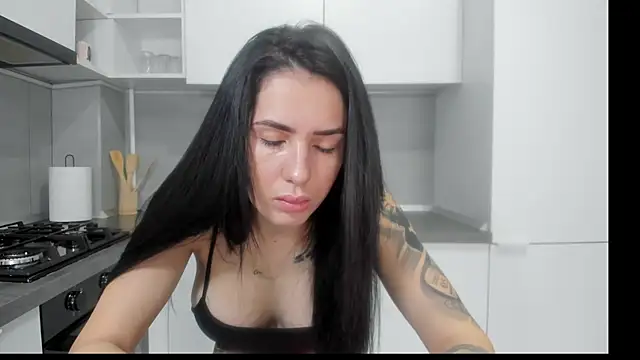 Snapshot of Emmapmg chatting on February 12, 10:32 am Emmapmg online show from February 12, 10:32 am