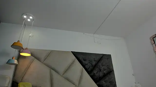 BonnieCute  online show from April 8, 12:10 am