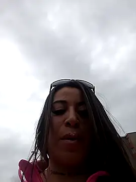 Alona Evans online show from March 14, 1:13 pm