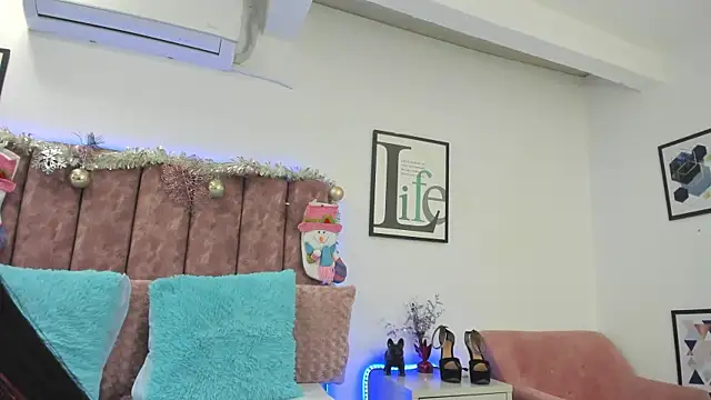 Snapshot of KathyShine chatting on December 11, 11:51 am KathyShine online show from December 11, 11:51 am