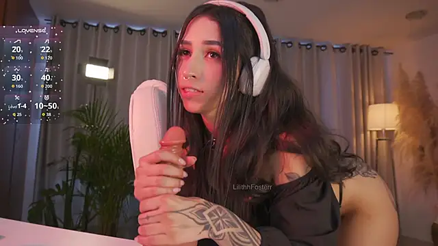 Lilithfosterr online show from November 28, 8:33 pm