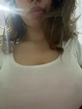 Snapshot of farah-36 chatting on December 25, 1:10 am farah-36 online show from December 25, 1:10 am