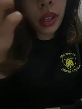 Snapshot of farah-36 chatting on February 21, 12:27 am farah-36 online show from February 21, 12:27 am