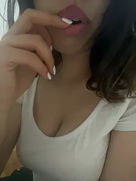 Snapshot of farah-36 chatting on February 22, 3:23 am farah-36 online show from February 22, 3:23 am