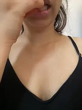 Snapshot of farah-36 chatting on September 10, 1:33 pm farah-36 online show from September 10, 1:33 pm