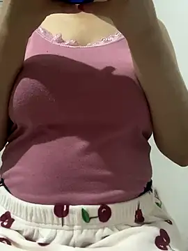 Snapshot of farah-36 chatting on October 18, 12:02 am farah-36 online show from October 18, 12:02 am