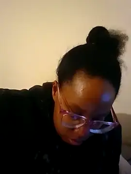 Snapshot of madamsensuale chatting on January 2, 3:05 am madamsensuale online show from January 2, 3:05 am