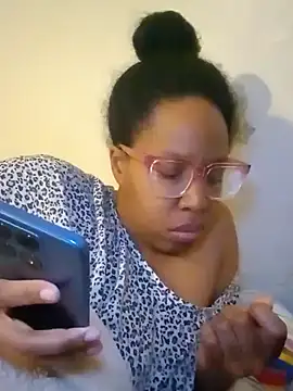 Snapshot of madamsensuale chatting on January 20, 10:15 pm madamsensuale online show from January 20, 10:15 pm