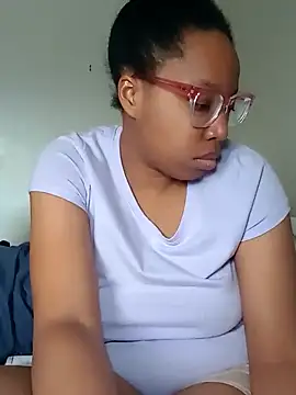 Snapshot of madamsensuale chatting on March 1, 9:15 pm madamsensuale online show from March 1, 9:15 pm