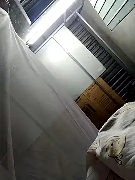 Snapshot of Dina_wet chatting on December 18, 12:43 am Dina wet online show from December 18, 12:43 am