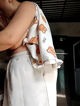 Snapshot of Dina_wet chatting on January 22, 2:37 am Dina wet online show from January 22, 2:37 am