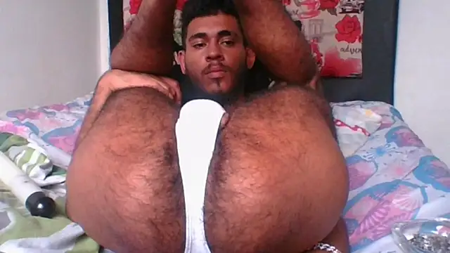 Snapshot of MaximoSualteza777 chatting on February 15, 8:54 pm MaximoSualteza777 online show from February 15, 8:54 pm