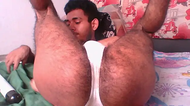 Snapshot of MaximoSualteza777 chatting on February 22, 6:52 pm MaximoSualteza777 online show from February 22, 6:52 pm
