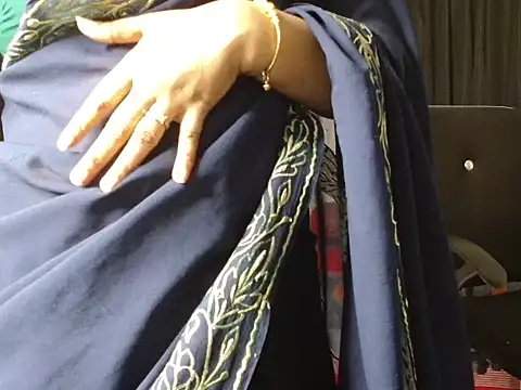 Snapshot of Unlucky-flowers chatting on February 22, 6:06 pm Unlucky-flowers online show from February 22, 6:06 pm