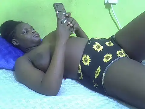 Snapshot of queendebbie chatting on September 16, 1:12 pm queendebbie online show from September 16, 1:12 pm