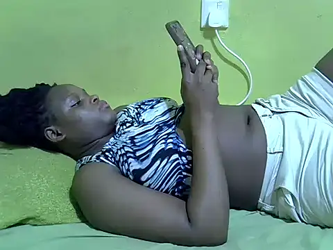 Snapshot of queendebbie chatting on January 6, 10:30 am queendebbie online show from January 6, 10:30 am