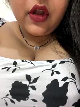 smile pretty online show from October 16, 6:42 pm