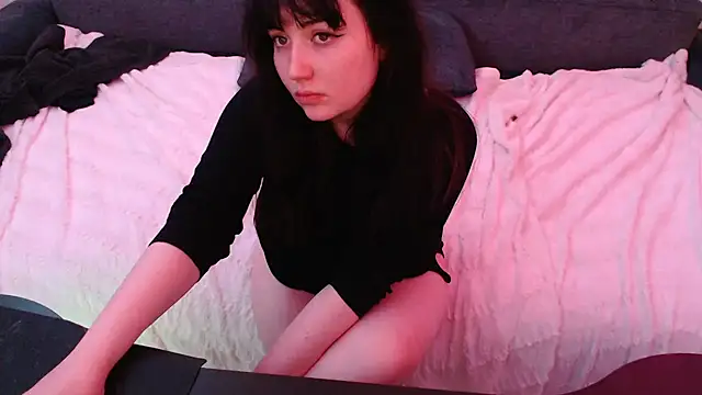 Lynylou online show from December 21, 6:52 am