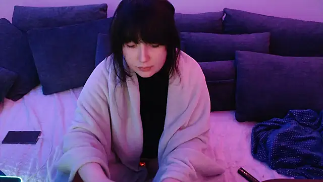 Lynylou online show from January 6, 11:42 pm