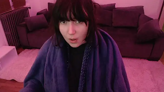 Lynylou online show from January 12, 2:35 am