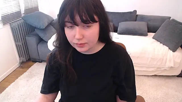 Lynylou online show from February 27, 11:41 am