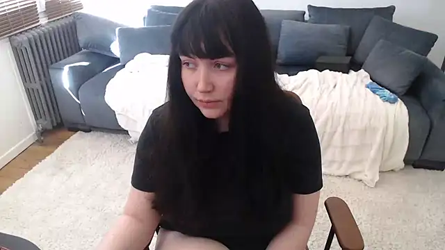 Lynylou online show from March 11, 2:07 pm