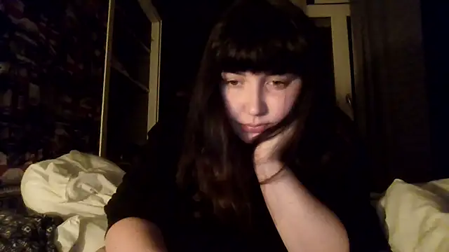 Lynylou online show from September 14, 7:35 pm