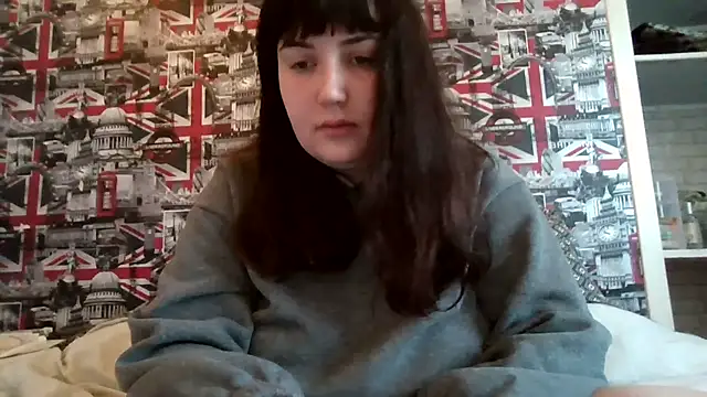 Lynylou online show from December 3, 8:23 am