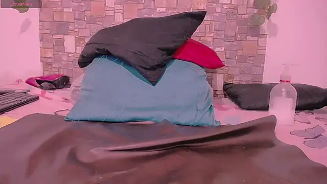 CrazyRousex online show from January 17, 2:50 pm