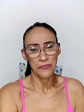 Snapshot of BarbaraMature chatting on December 6, 5:22 pm BarbaraMature online show from December 6, 5:22 pm