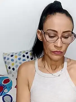 Snapshot of BarbaraMature chatting on December 7, 5:53 pm BarbaraMature online show from December 7, 5:53 pm