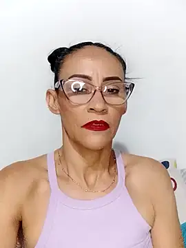 Snapshot of BarbaraMature chatting on December 12, 6:21 pm BarbaraMature online show from December 12, 6:21 pm