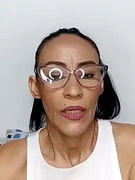 Snapshot of BarbaraMature chatting on January 4, 5:37 pm BarbaraMature online show from January 4, 5:37 pm
