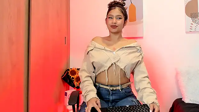Snapshot of SeleneClark chatting on February 25, 8:19 pm SeleneClark online show from February 25, 8:19 pm