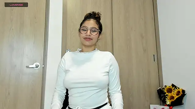 Snapshot of SeleneClark chatting on March 7, 11:49 pm SeleneClark online show from March 7, 11:49 pm
