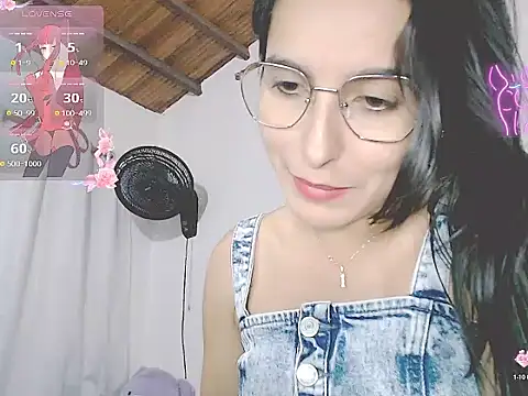 Snapshot of tifany19_ chatting on October 19, 1:39 am tifany19  online show from October 19, 1:39 am