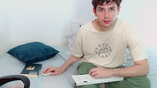 Elio555 online show from December 6, 8:40 pm