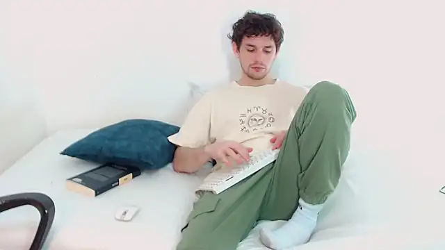 Elio555 online show from December 12, 6:31 pm