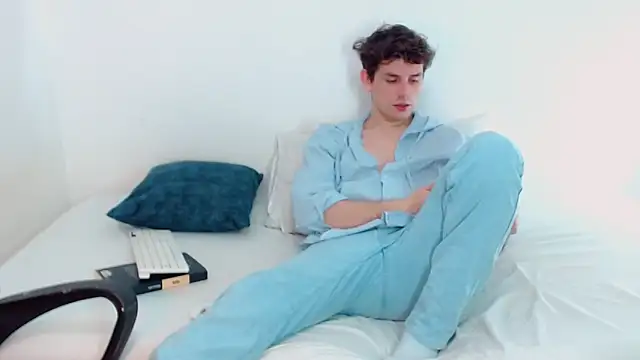 Elio555 online show from December 15, 1:13 am