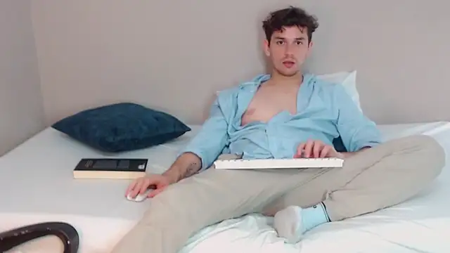 Elio555 online show from December 22, 9:42 pm