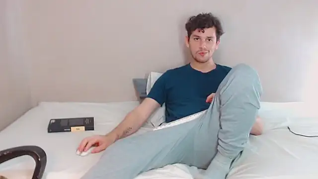 Elio555 online show from January 18, 11:44 pm