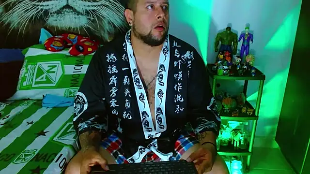 Snapshot of Michaell_Myerss_ chatting on December 17, 1:06 pm Michaell Myerss online show from December 17, 1:06 pm