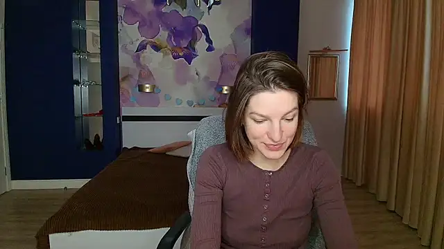 EmilyWalkeri online show from December 2, 7:58 am